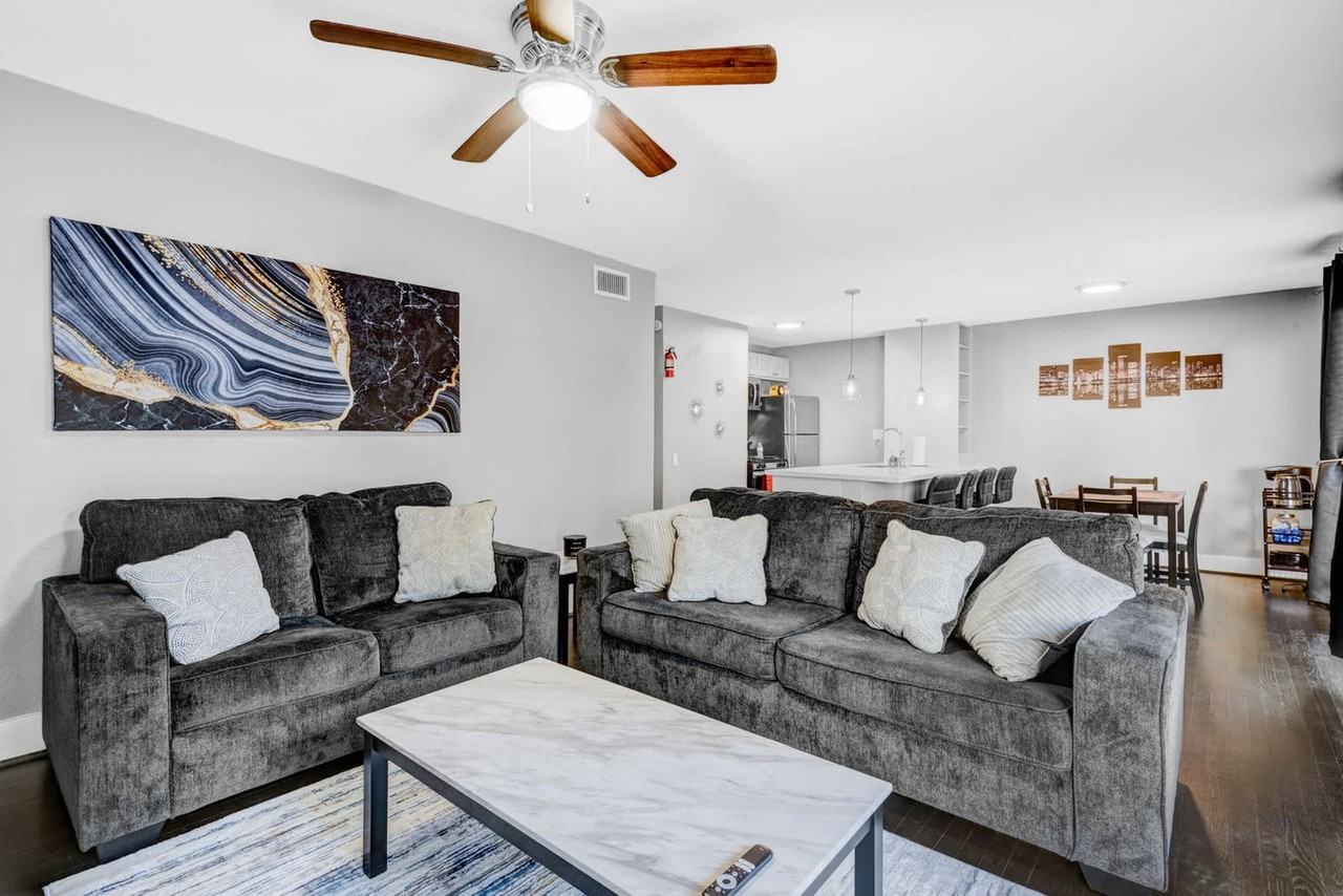 2216 Hazard Street - Photo 3 of 78