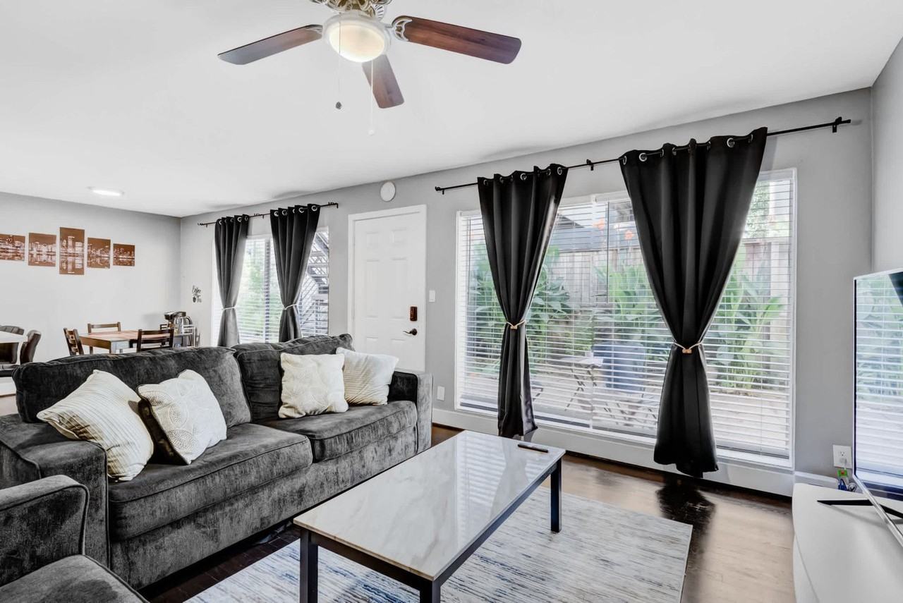 2216 Hazard Street - Photo 4 of 78