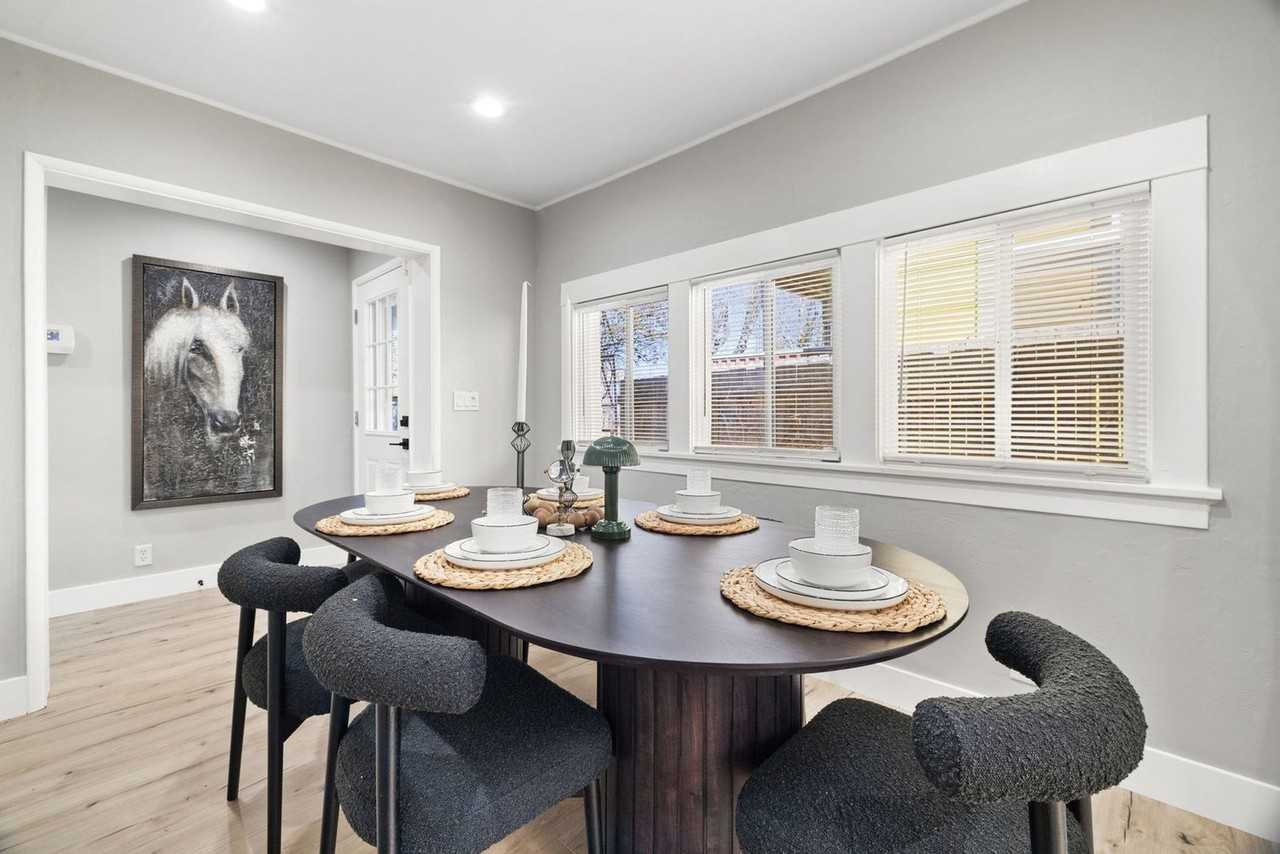 304 E Goodwin St #1257809P - Photo 6 of 31