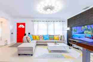 910 Ne 49th St - Photo 1 of 1