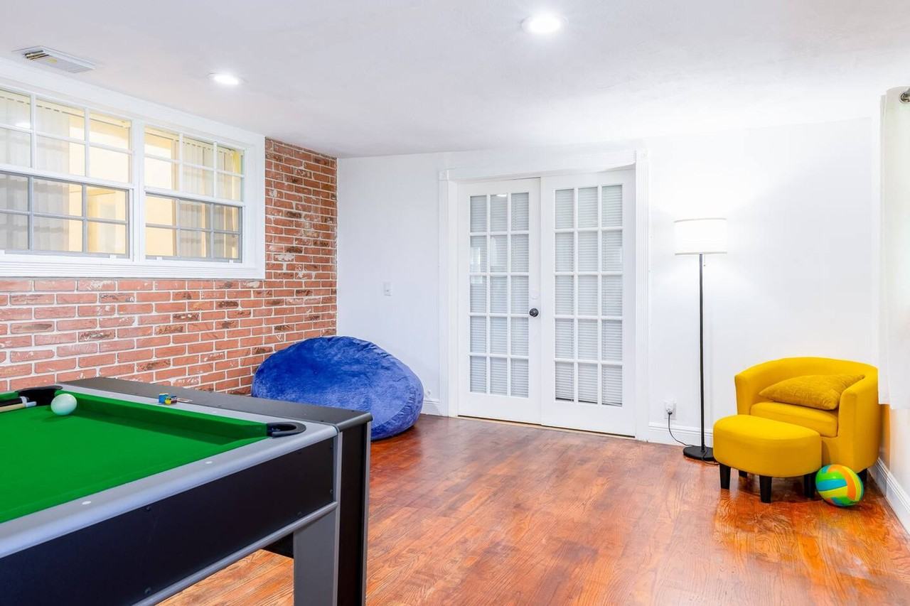 910 Ne 49th St #1258733P - Photo 5 of 39