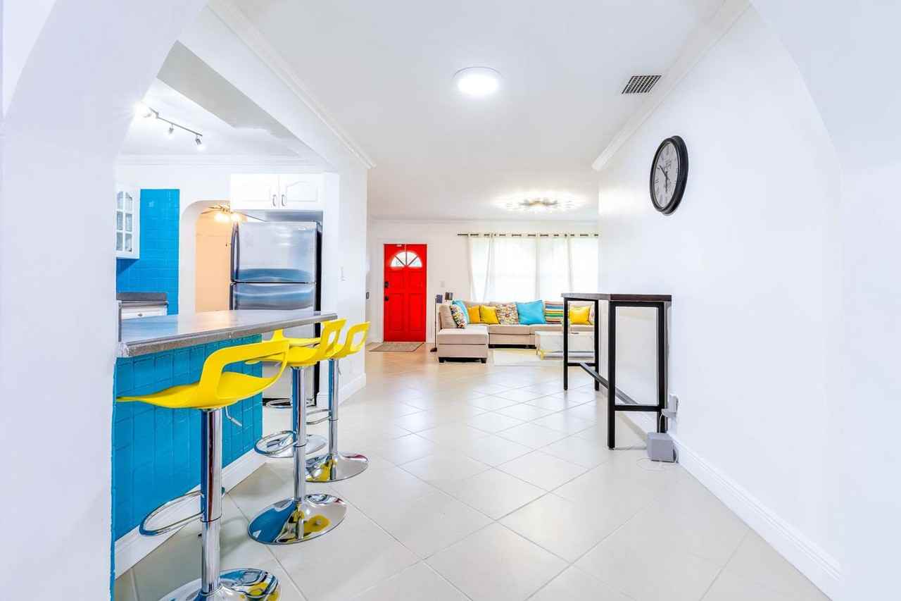 910 Ne 49th St #1258733P - Photo 6 of 39