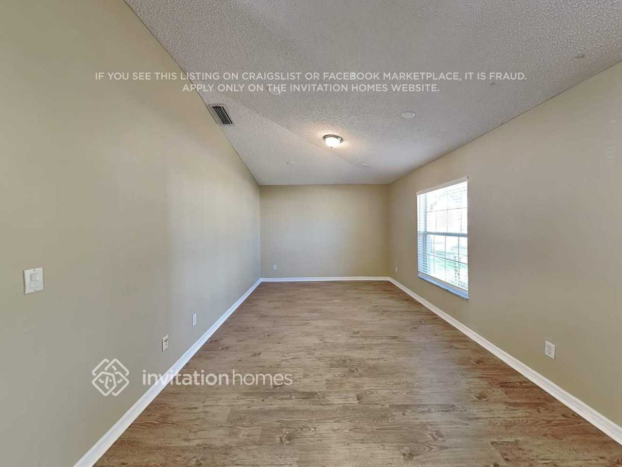 1712 Laramie Cir - Photo 3 of 17