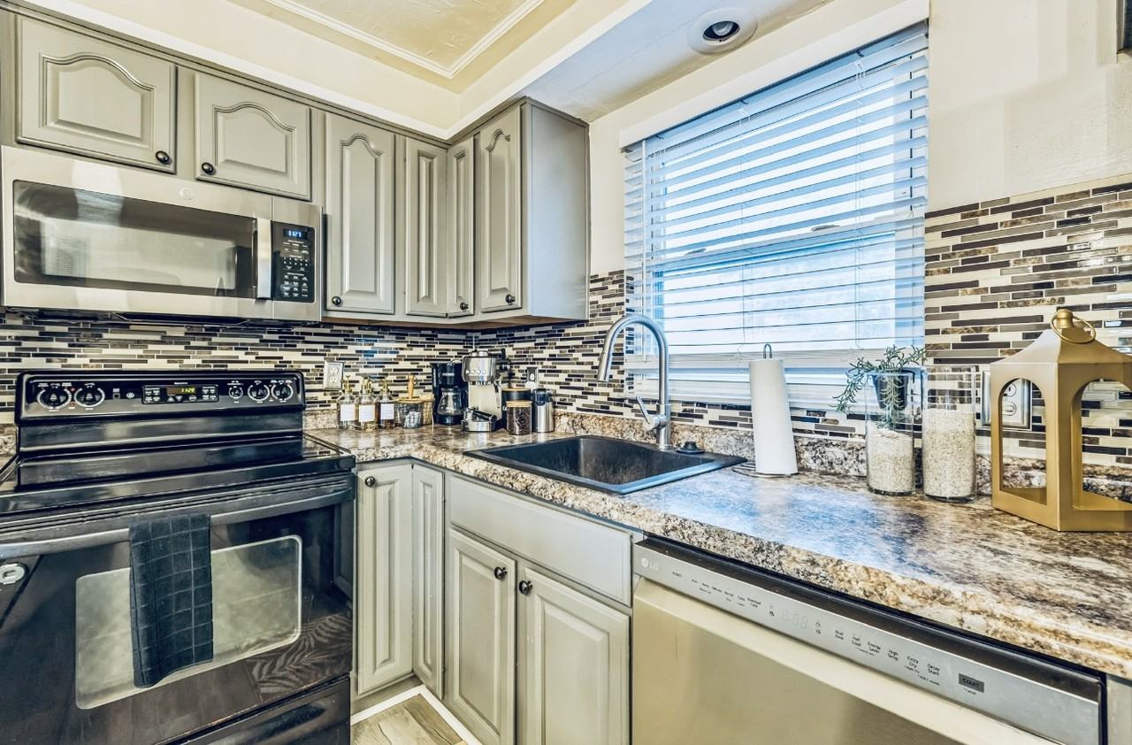 11048 116th Street - Photo 3 of 13