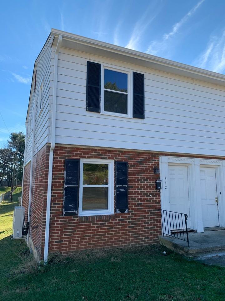 814 Whitney Ave Nw - Photo 2 of 9