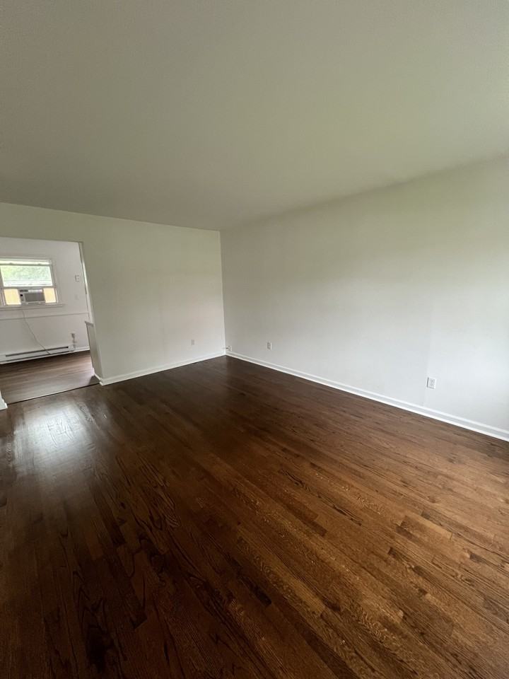 814 Whitney Ave Nw - Photo 4 of 9