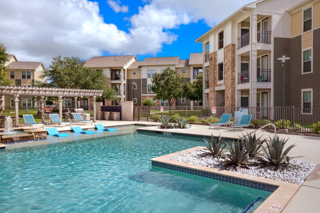 Encore Crossing - Photo 2 of 36