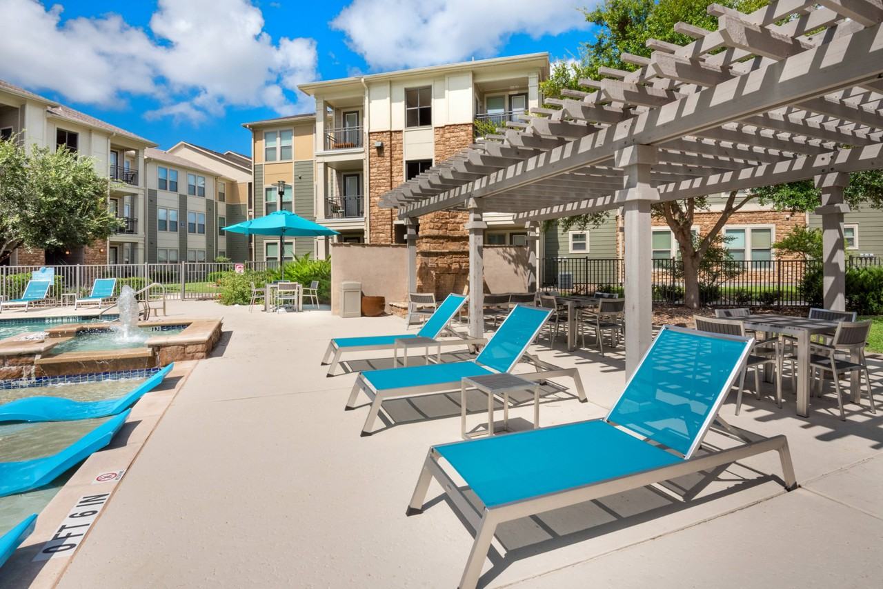 Encore Crossing - Photo 5 of 36