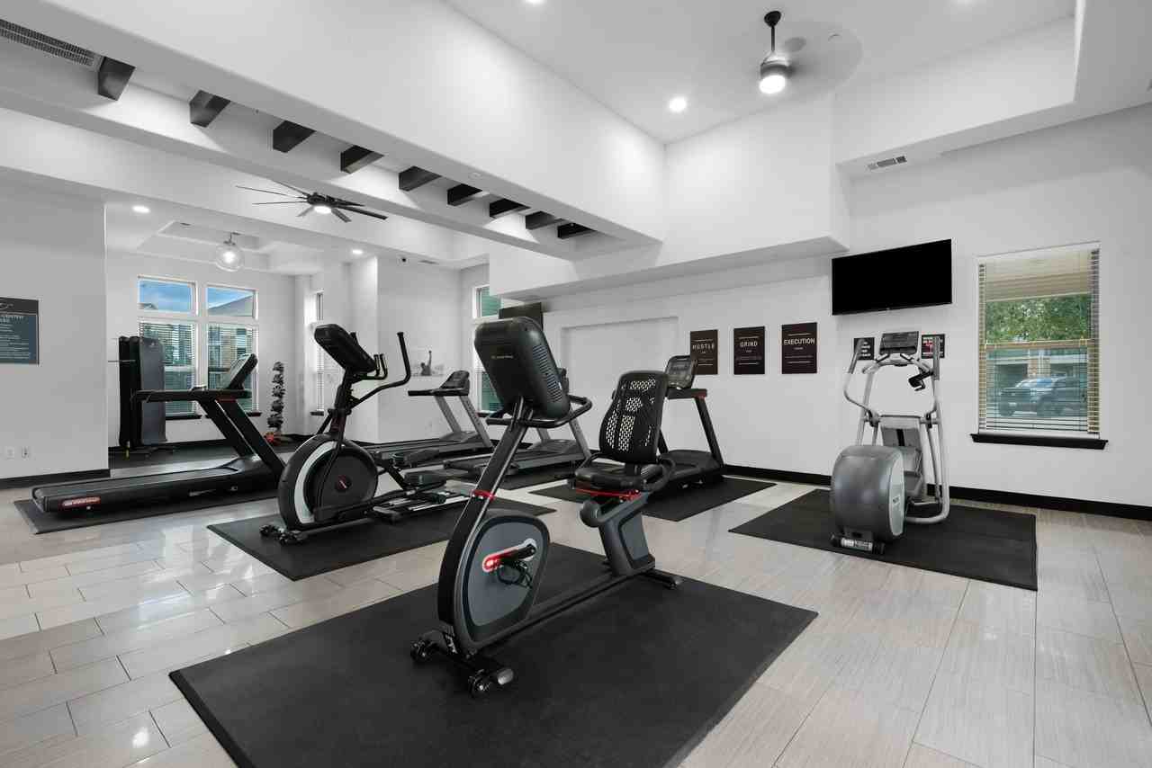 Encore Crossing - Photo 7 of 36