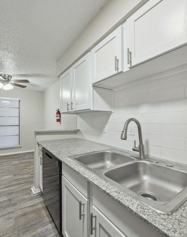 Canyon Creek Apartments - Photo 7 of 12