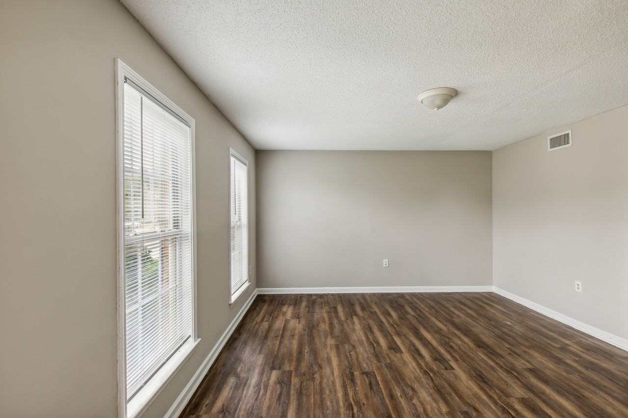 Hampton East - Photo 6 of 18