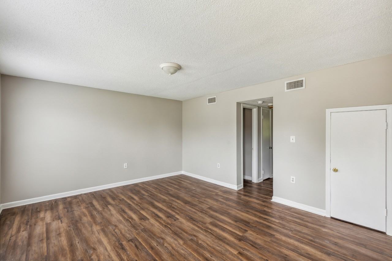 Hampton East - Photo 7 of 18