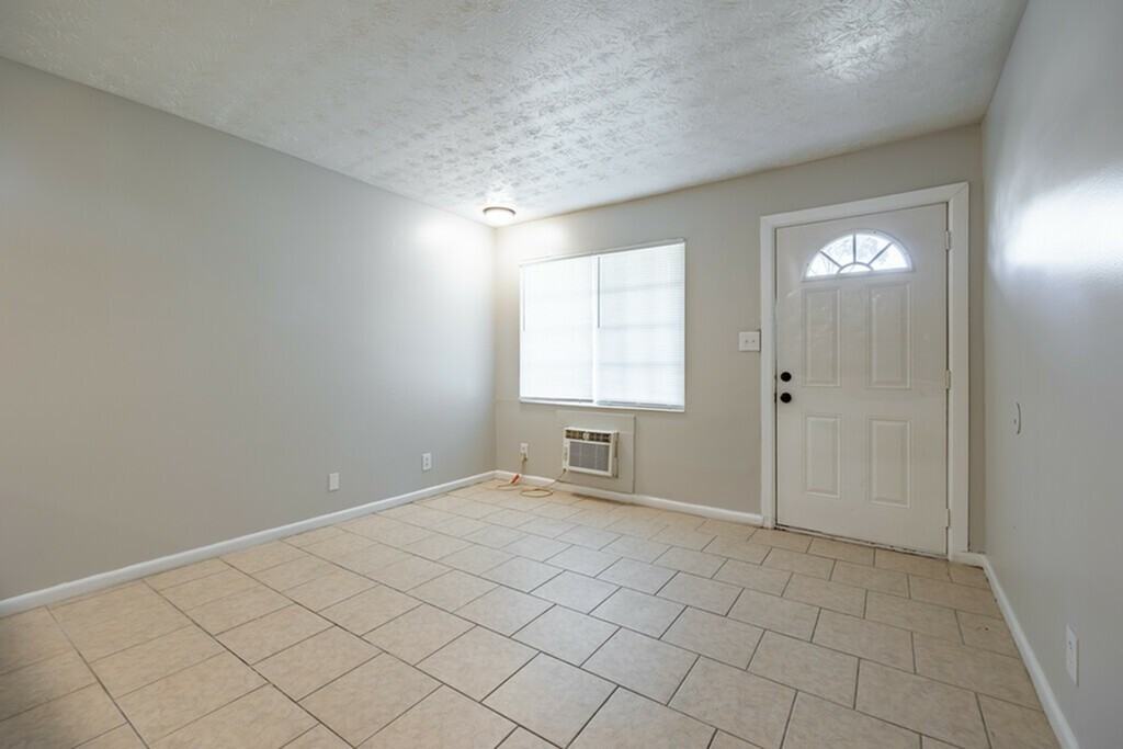 Twin Pines Apartments - Photo 6 of 6