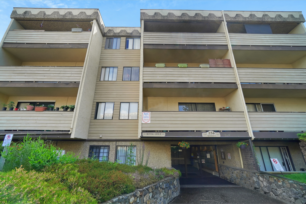 252 Gorge Rd E - Photo 5 of 14