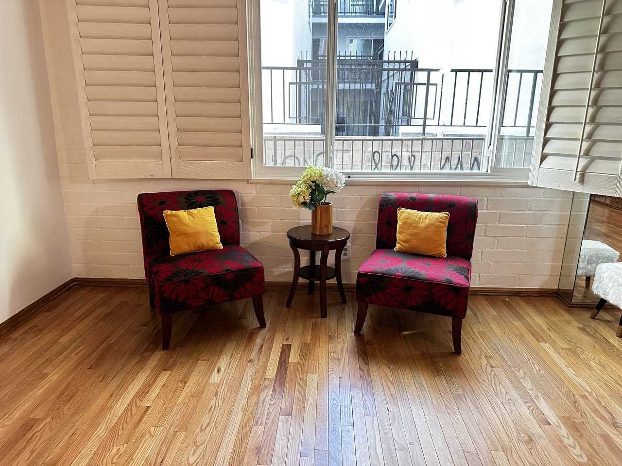 540 Kelton Ave #102 - Photo 4 of 18
