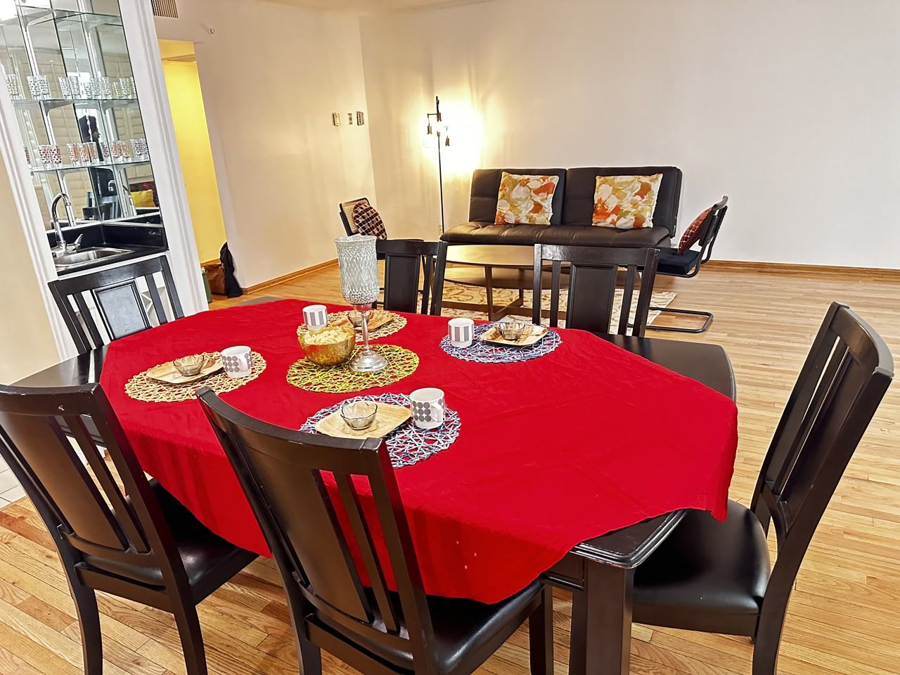 540 Kelton Ave #102 - Photo 5 of 18