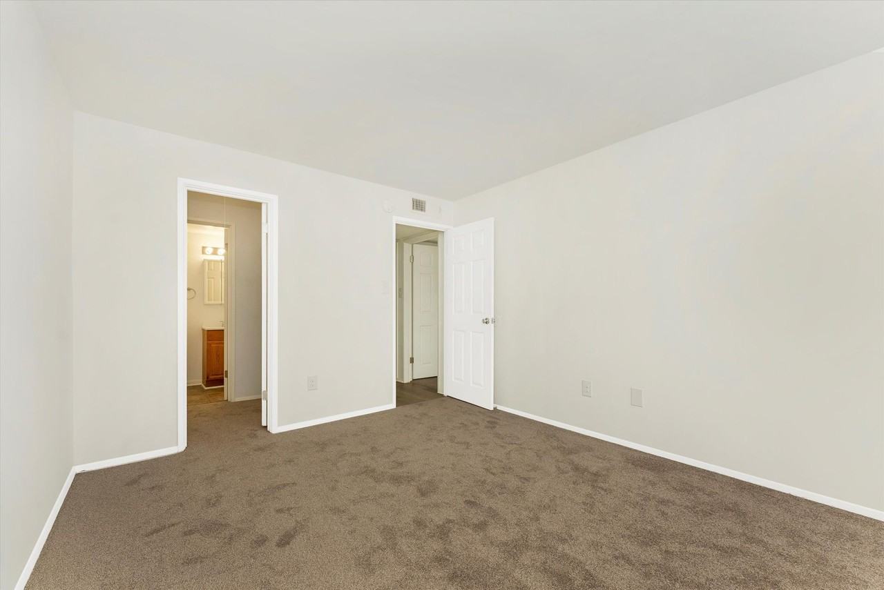 The Apartments at Oak Hill - Photo 7 of 50