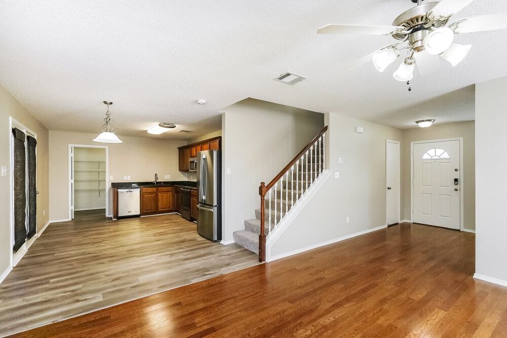 1721 Santa Fe Trl - Photo 4 of 20