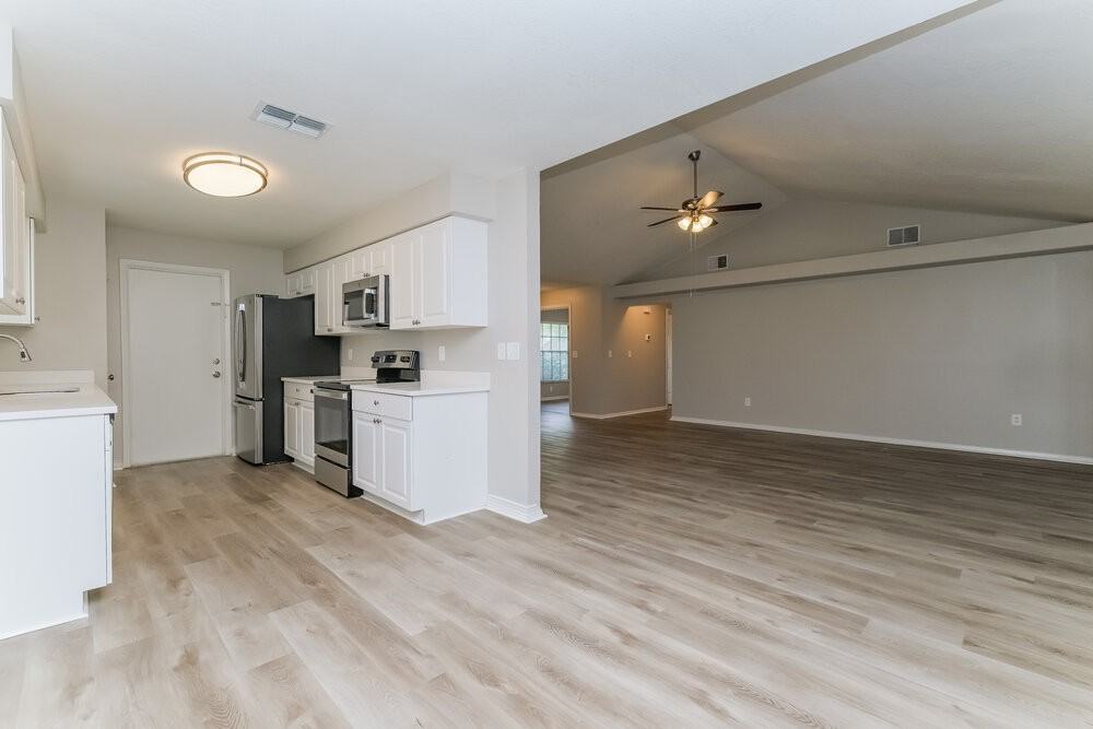 15706 Crying Wind Dr - Photo 6 of 19
