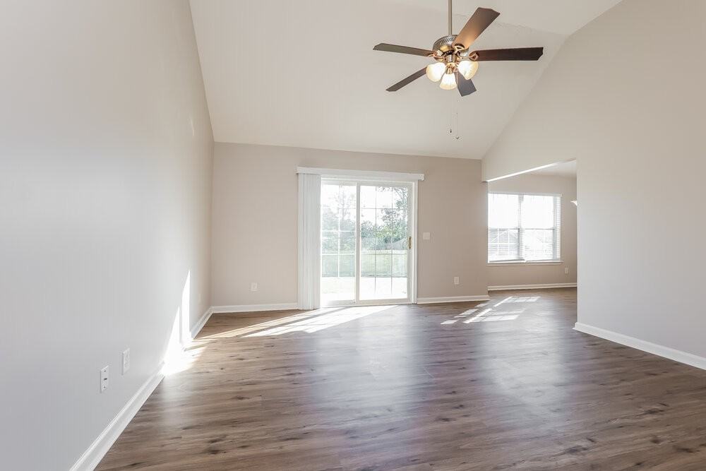323 Buttonwood Dr - Photo 3 of 17