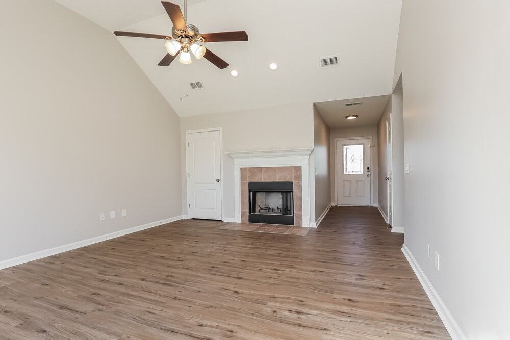323 Buttonwood Dr - Photo 4 of 17