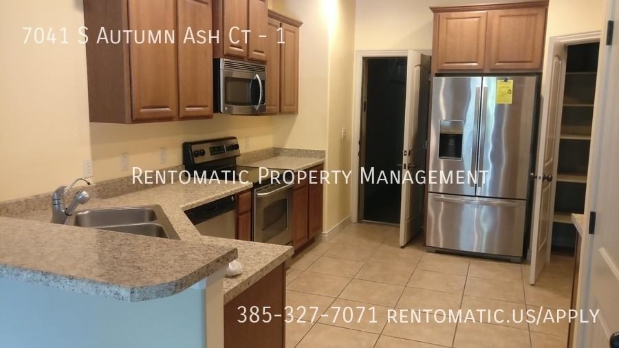 7041 S Autumn Ash Ct #1