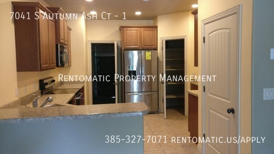 7041 S Autumn Ash Ct #1 - Photo 4 of 20