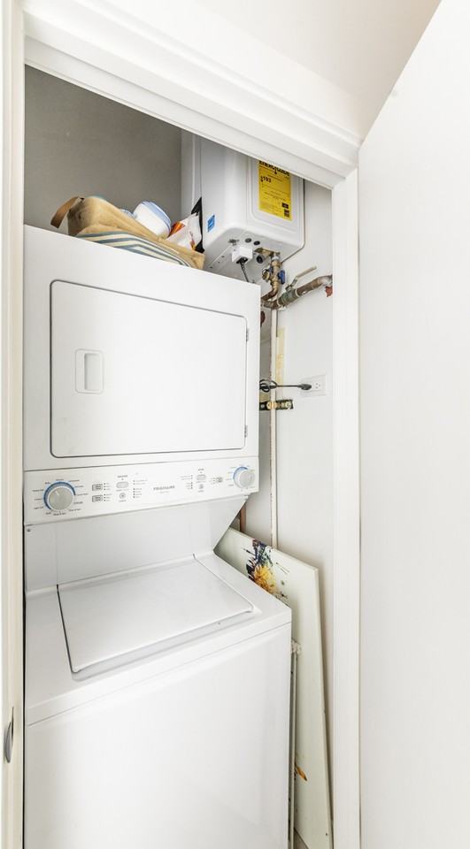 2317 N Clark St #212 - Photo 7 of 10