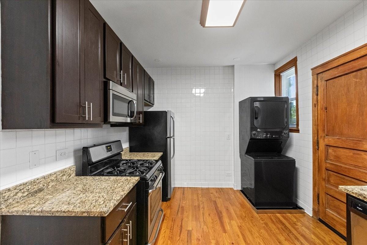 3546 N Bosworth Ave #1 - Photo 3 of 10