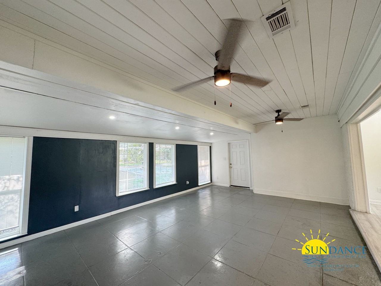 212 Hudson Dr Nw - Photo 3 of 35