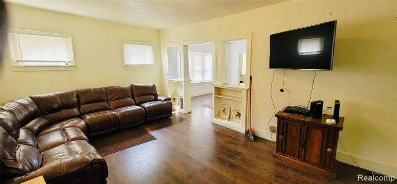 74 South Anderson Avenue - Photo 2 of 9