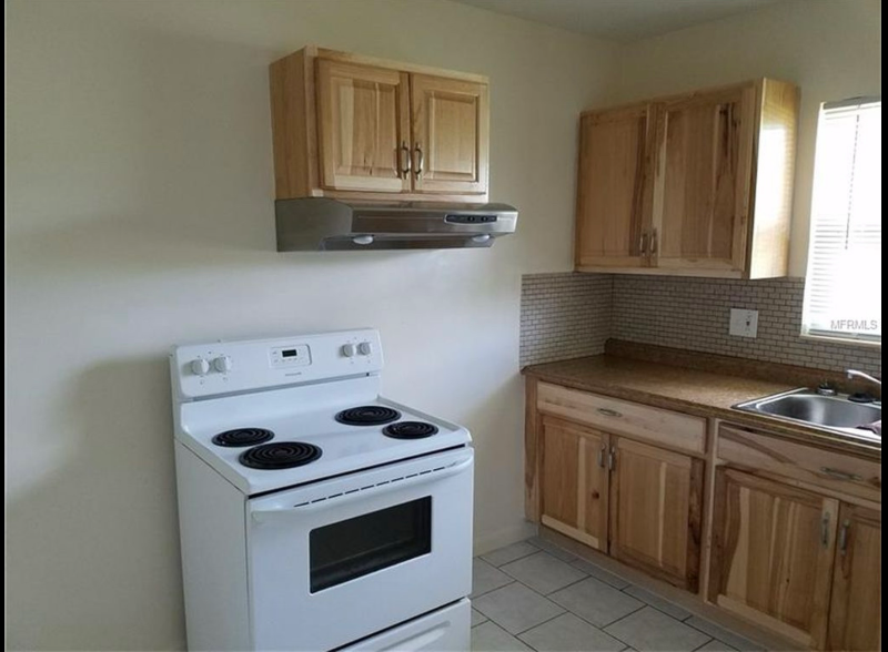 10158 106th Ter #E - Photo 3 of 6