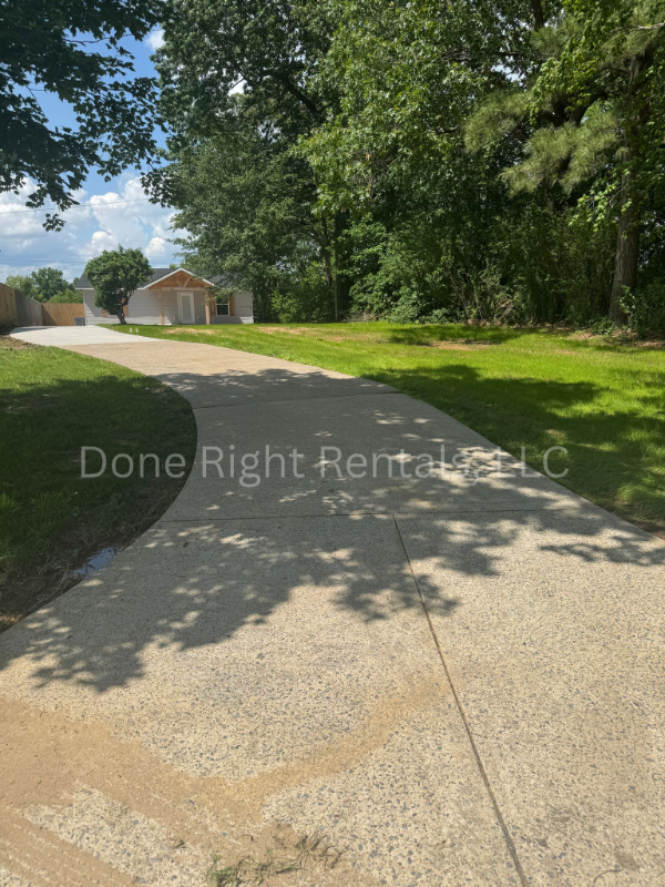 390 E Noel Dr - Photo 3 of 19