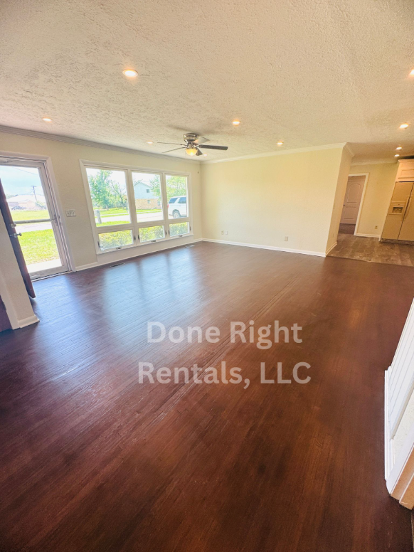 388 E Noel Dr - Photo 3 of 11