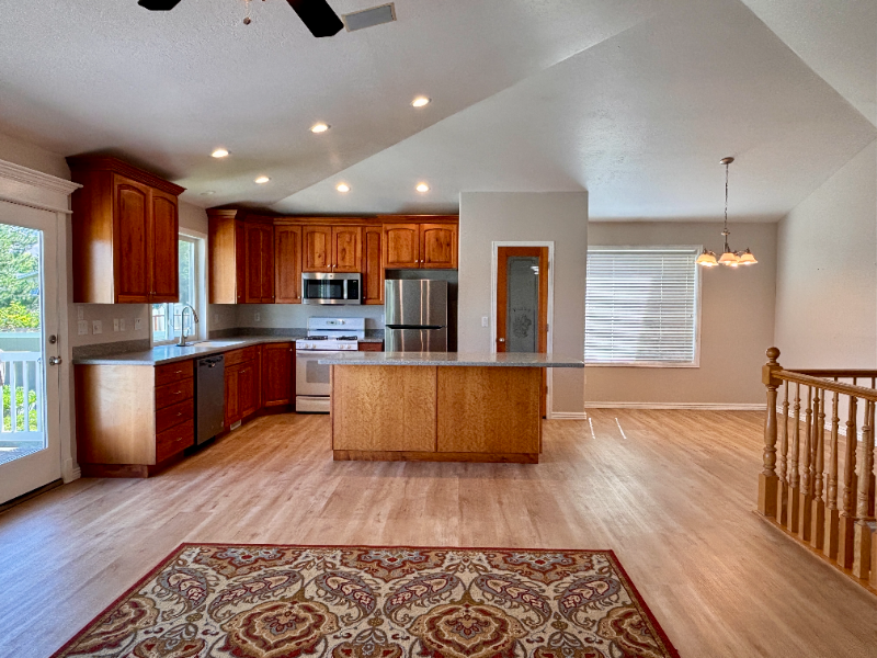 241 Ws - Photo 2 of 20