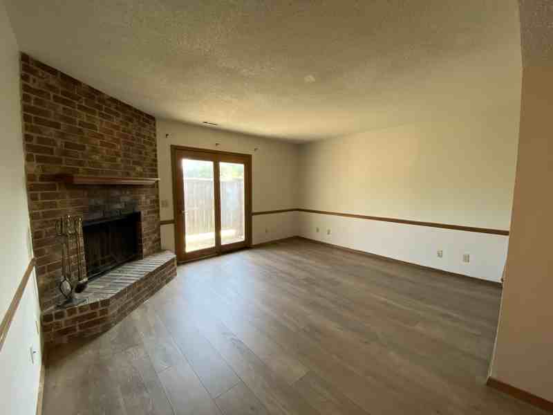 294 W Mountain St - Photo 2 of 17