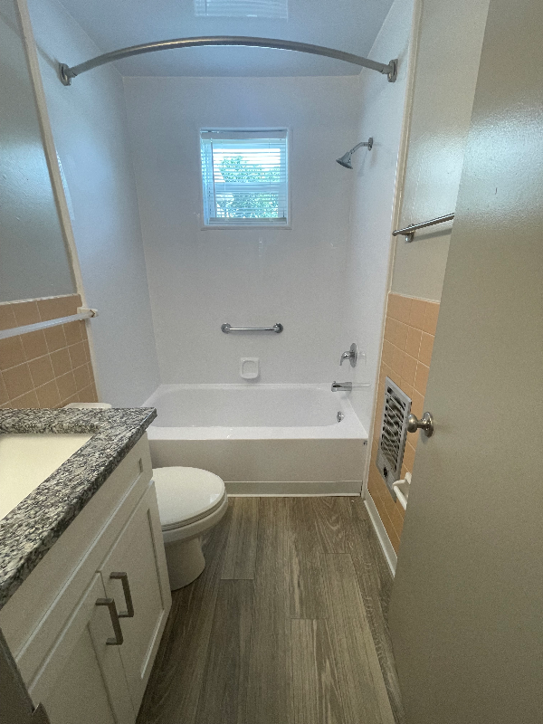 1106 W 7th St #2 - Photo 7 of 10