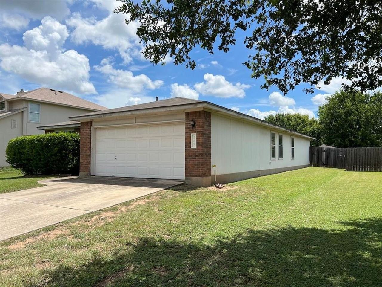 209 Katy B Ln - Photo 2 of 41