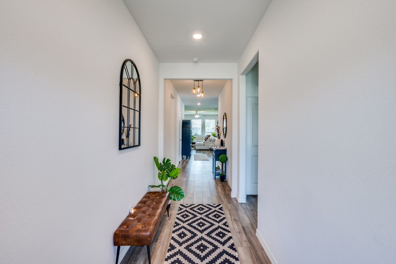 3016 Riddler Way - Photo 3 of 35