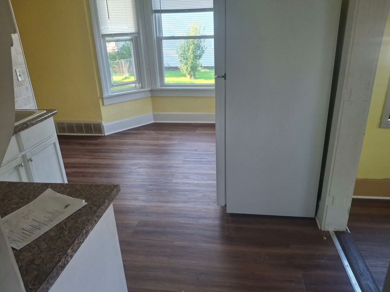 208 N Cleveland St - Photo 3 of 10