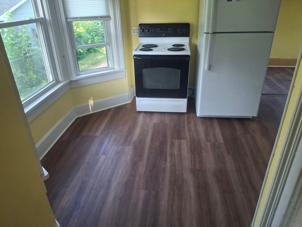 208 N Cleveland St - Photo 4 of 10