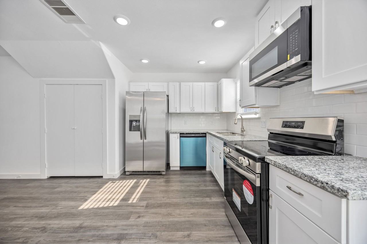 2320 Wavell St #B - Photo 2 of 20