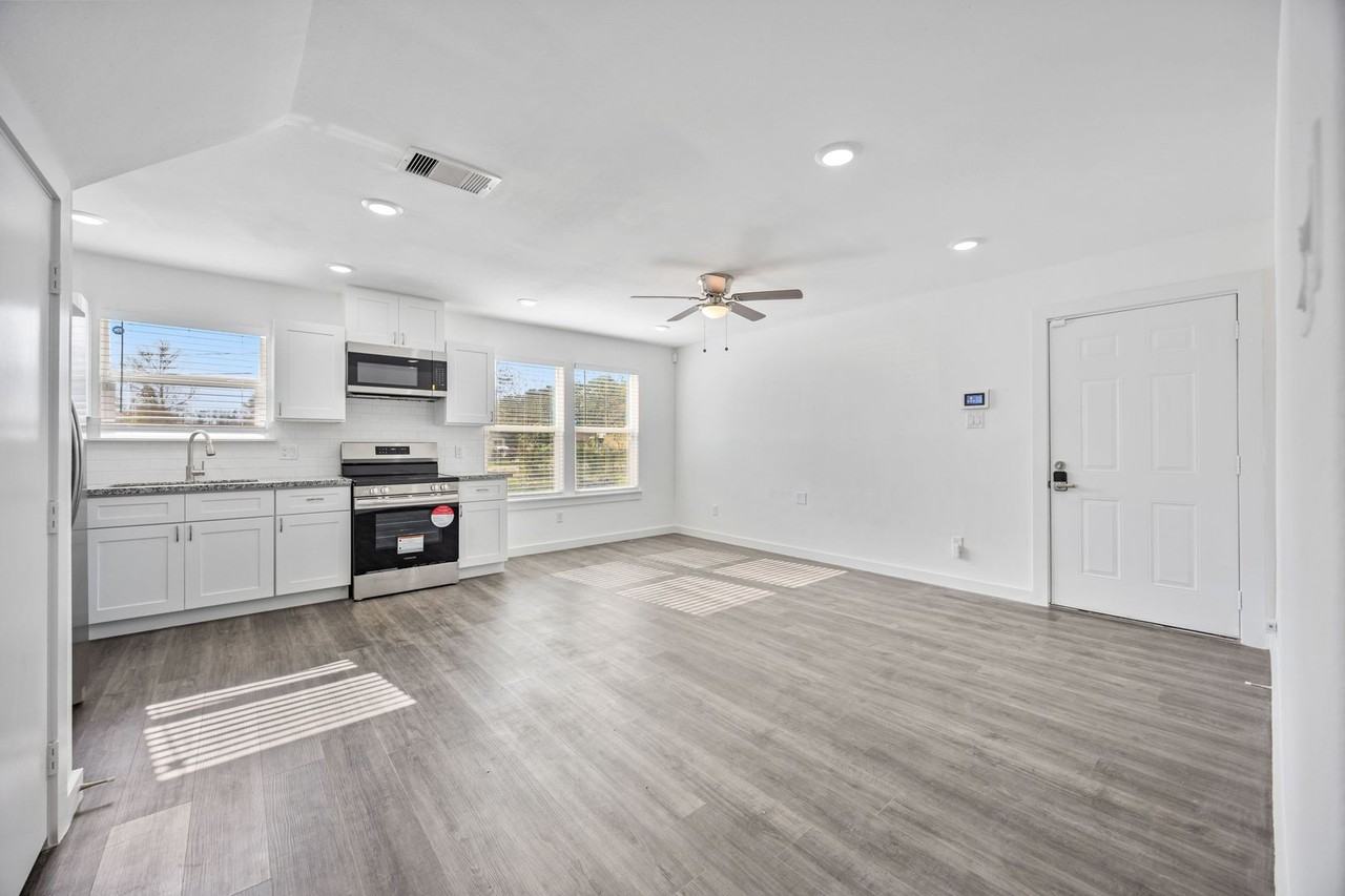 2322 Wavell St #B - Photo 5 of 19