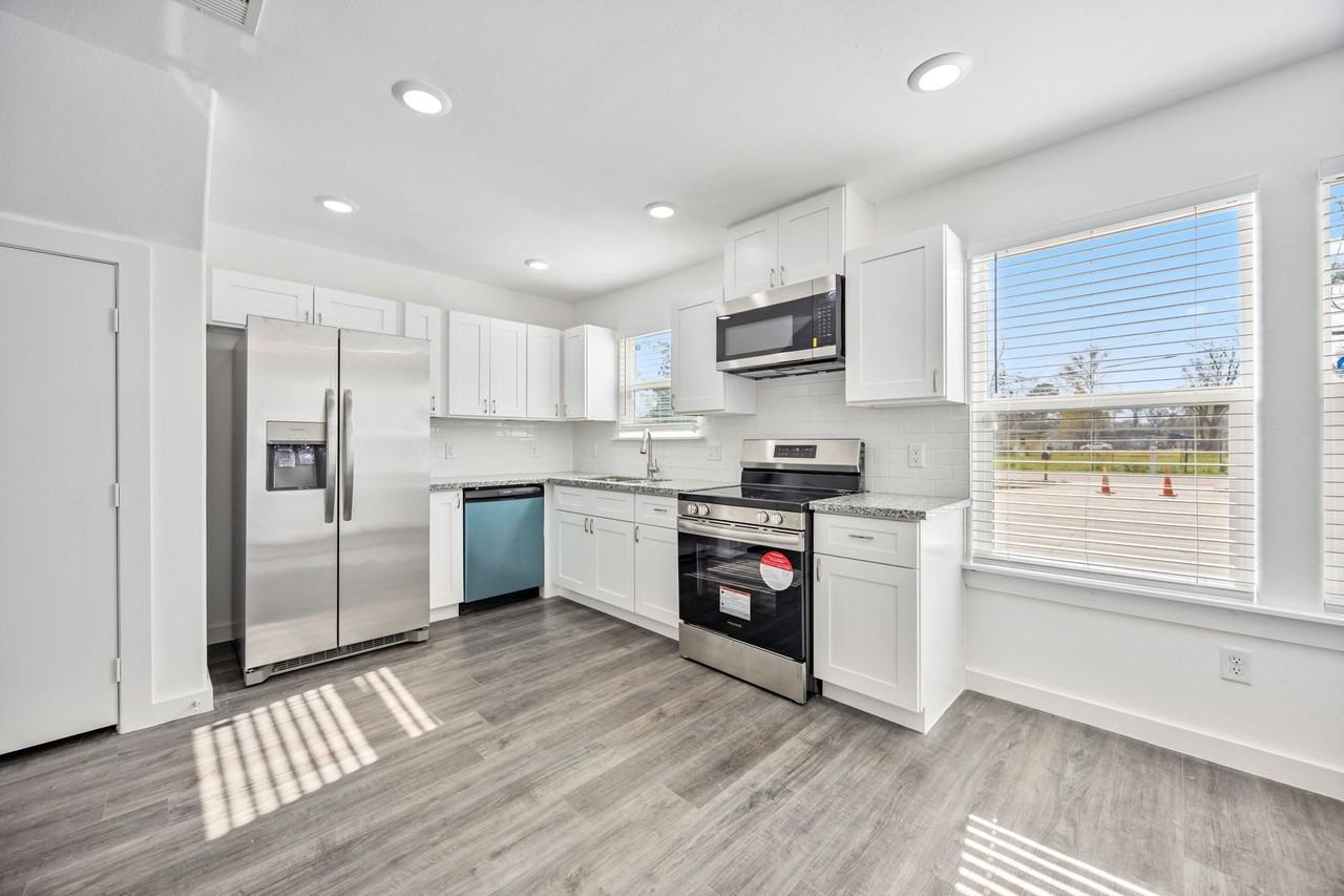 2322 Wavell St #B - Photo 6 of 19