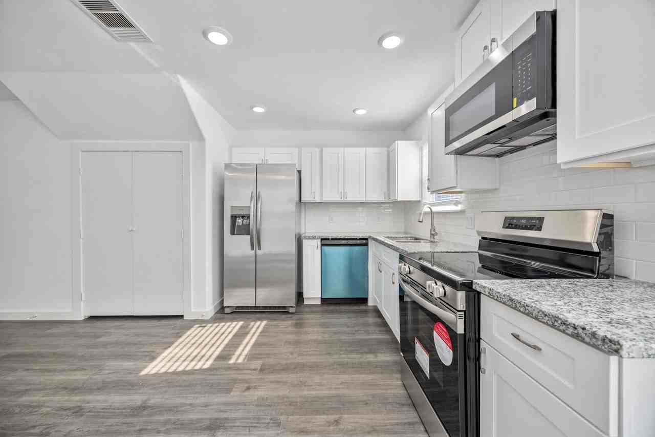 2322 Wavell St #B - Photo 7 of 19