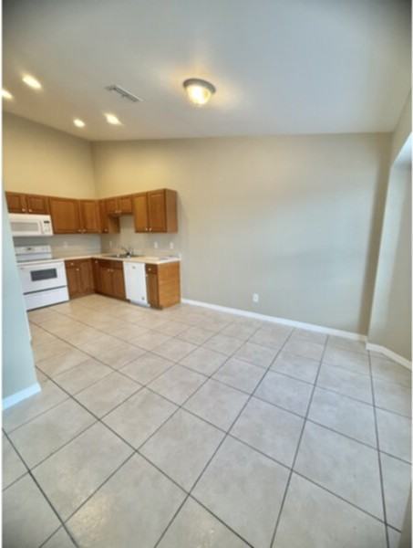 1242 Se 8th St #1 - Photo 4 of 14