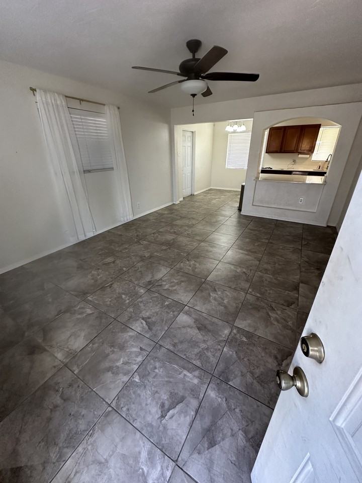 1917 W Clarendon Ave #NA - Photo 2 of 10