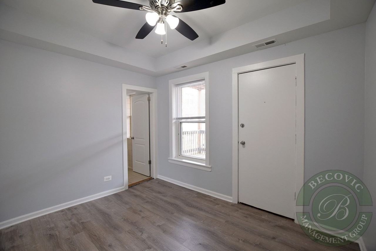 7451 N Greenview Ave #313 - Photo 3 of 12