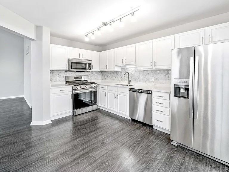 13843 S Cambridge Cir #13843 - Photo 3 of 26