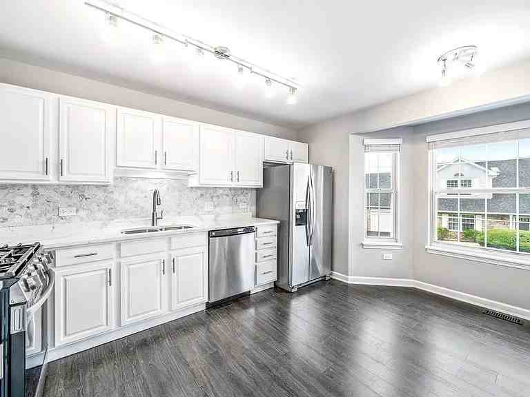 13843 S Cambridge Cir #13843 - Photo 5 of 26